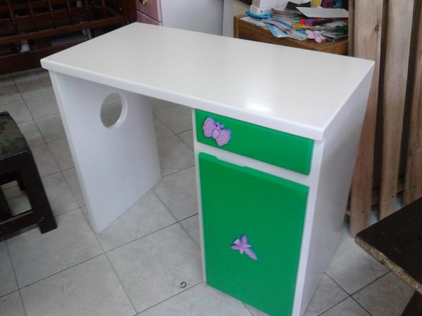Escritorio Blanco y Verde